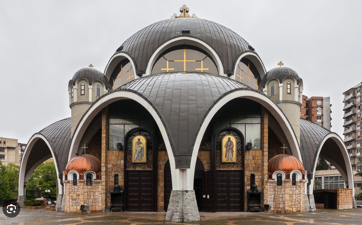 НА ДЕНЕШЕН ДЕН: Ставен е камен темелникот на Соборниот храм Свети Климент Охридски во Скопје, кој е осветен на 12 август 1990-та