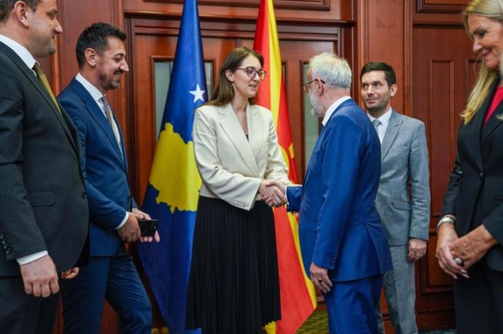ЏАФЕРИ СО КОСОВСКА ДЕЛЕГАЦИЈА: Со внимание ги следиме настаните и поддржуваме дијалог за решение меѓу Косово и Србија
