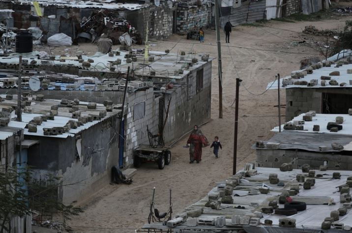 Тенкови и оклопни возила се движат кон градот Газа