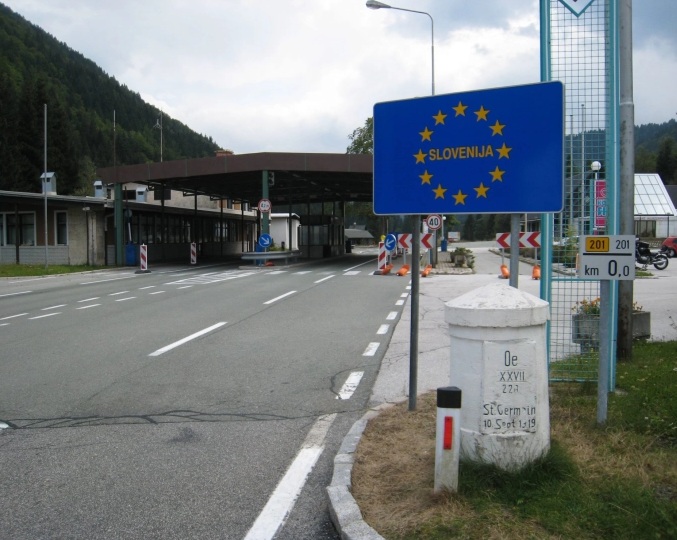 СЕ ВРАЌААТ РАМПИТЕ: Словенија воведе полициски контроли на границата со Хрватска и Унгарија, откако тоа го направи и Италија