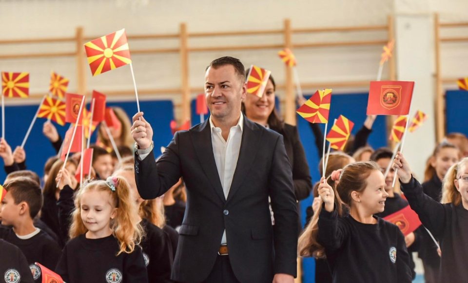 ГЕОРГИЕВСКИ: Со македонската химна од денеска ќе почнува наставата во сите училишта на територијата на општината Гази Баба