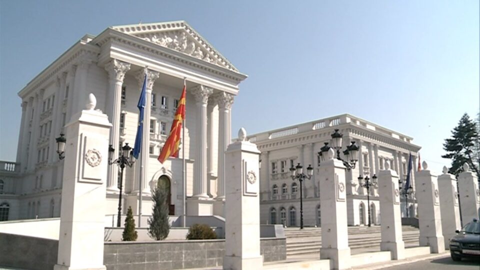 АНКЕТА НА CRPC: Дури 45,35 отсто од граѓаните сметаат дека Македонија се движи во погрешна насока, а само 13,7 дека таа е на прав пат