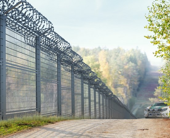 ЗАТВОРЕНИ СИТЕ ПРЕМИНИ: Финска постави двојна ограда на границата со Русија