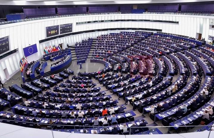 ЈУРОП ЕЛЕКТС: Партиите од десницата во ЕУ достигнаа рекордна популарност на 6 месеци пред изборите за нов Европарламент