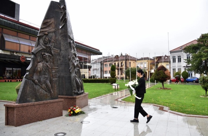 КОСТАДИНОВСКА – СТОЈЧЕВСКА: Горда сум што оваа Влада ги ревитализира паметниците за македонскиот отпор против фашизмот