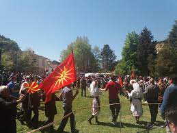 (видео) НА ДЕНЕШЕН ДЕН: Во Горна Џумаја е отворен Обласниот македонски народен театар, а во Прилеп е роден нашиот фолклорист Цепенков