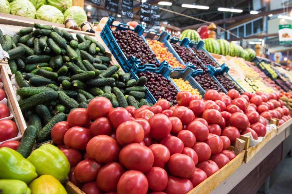 ДОДЕКА КАЈ НАС ПОСКАПУВААТ:  Цените на многу производи во грчките супермаркети се намалени и до 20 отсто