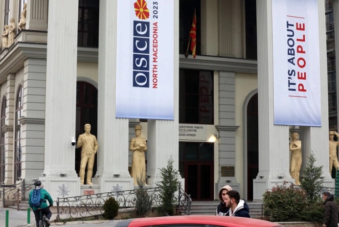 ВЛАДА: Администрацијата денеска работи до 12 часот, утре е неработен ден, а Скопје со посебен сообраќаен режим за самитот на ОБСЕ