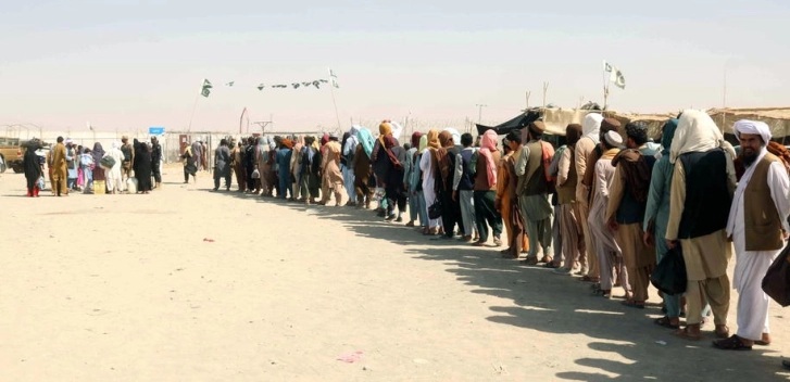 ПРОТЕРАНИ ОД ПАКИСТАН: Повеќе од 200.000 бегалци се вратени во Авганистан во напорите за справување со илегалните емигранти
