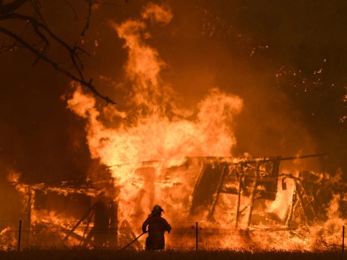 ЖЕШТИНИ И ПОЖАРИ ВО АВСТРАЛИЈА: Уништени 10 куќи, пожарот неконтролирано се шири во северниот дел на Перт