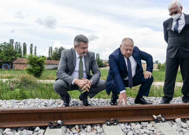 СОБРАНИЕ: Расправа за ново задолжување на Македонија кај Европската инвестициска банка за изградба на пругата кон Бугарија