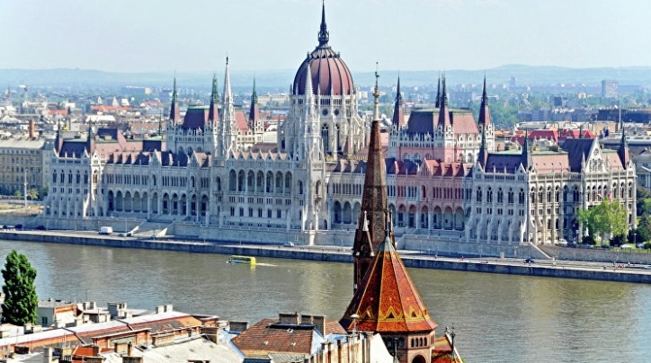 Унгарија го повика на разговор американскиот амбасадор по критиките на Бајден кон Орбан