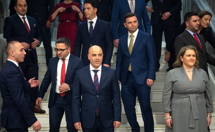 ИДНИОТ ВИКЕНД ТЕХНИЧКА ВЛАДА: Наближи време за народната „премиерот Ковачевски и министри се од фотелји делеа…“