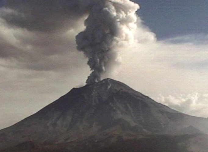 ЕРУПЦИЈА НА ПОПОКАТЕПЕТЛ: Вулканот исфрли пепел на височина од над 6 км, властите предупредија да не се оди во таа област
