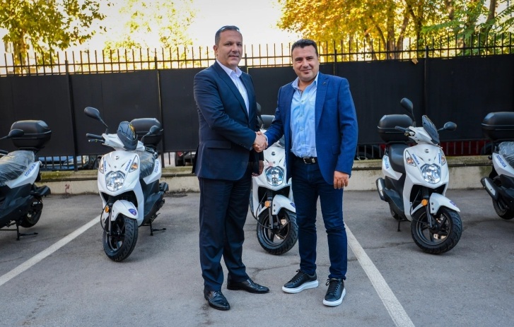 ДОНАЦИЈА ОД ЗАЕВИ: Директорот Заев на министерот Спасовски му предаде 6 мотоцикли за поуспешна битка на МВР против криминалот