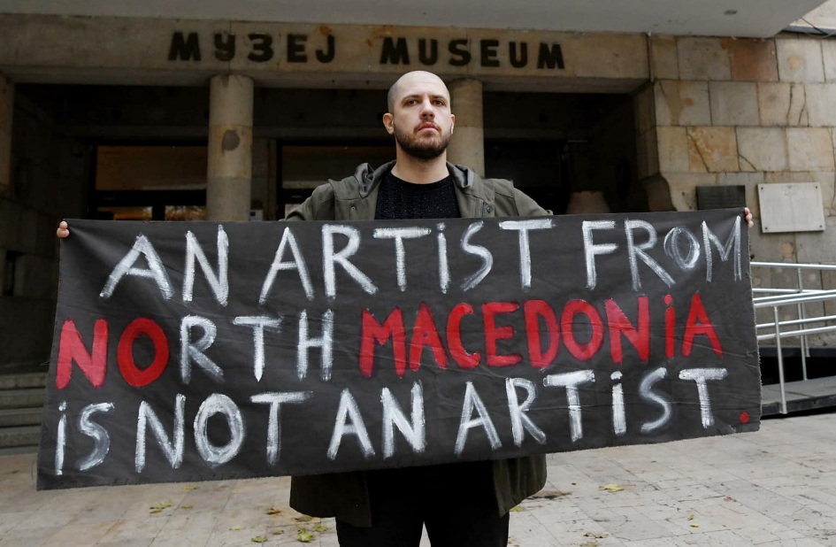 ШЕКЕРОВ: Утре ќе се случи најавената цензура од Музејот на Град Скопје, срамот ќе ве прогонува цел живот, а Македонија е бесмртна!