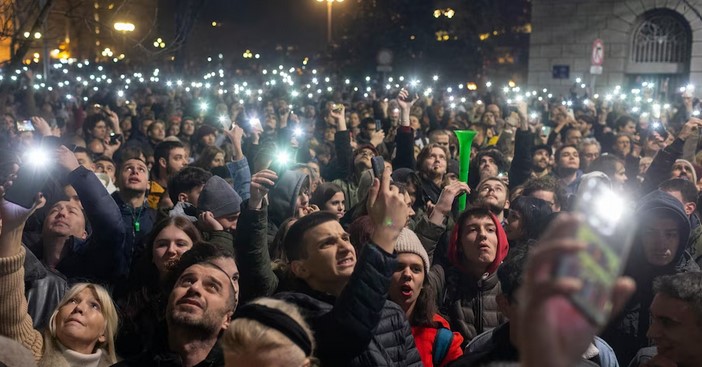 ПРОТЕСТ НА ОПОЗИЦИЈАТА: Се бара поништување на изборите во Белград,  немири и штрајк со глад