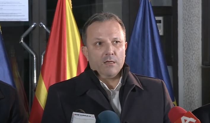СПАСОВСКИ СМЕНИ СЛИКА: Нема откажување од иднината… порачува бившиот министер кој без пасоши остави 600.000 Македонци