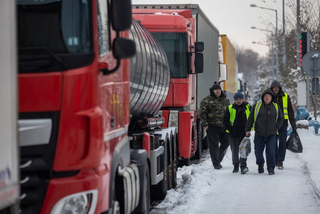 Почина трет украински камионџија на блокадата на полската граница организирана од полските камионџии поради ниските цени на стоките