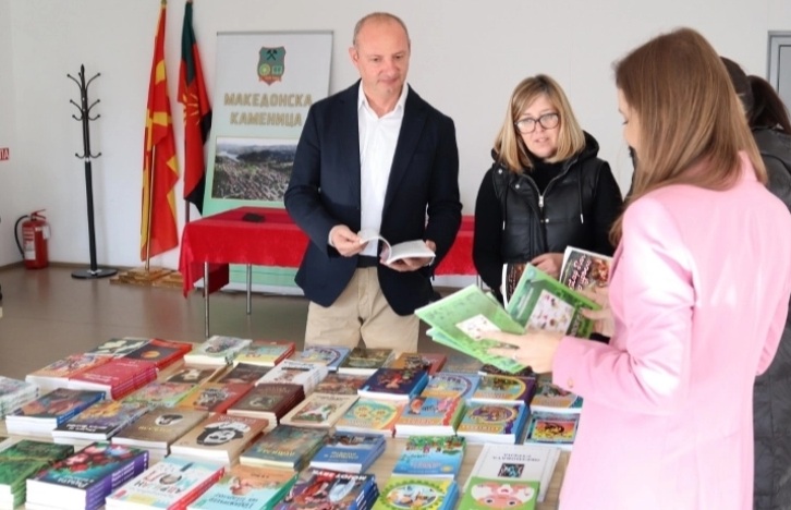 ДОНАЦИИ ОД РУДНИКОТ САСА: Пошумување и за побогат фонд на градската библиотека во Македонска Каменица со 14.000 книги