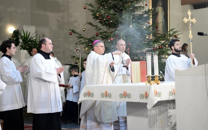 ГРЕГОРИЈАНСКИ КАЛЕНДАР: Католиците и дел од православните христијани денеска го слават Раѓањето Христово – Божик
