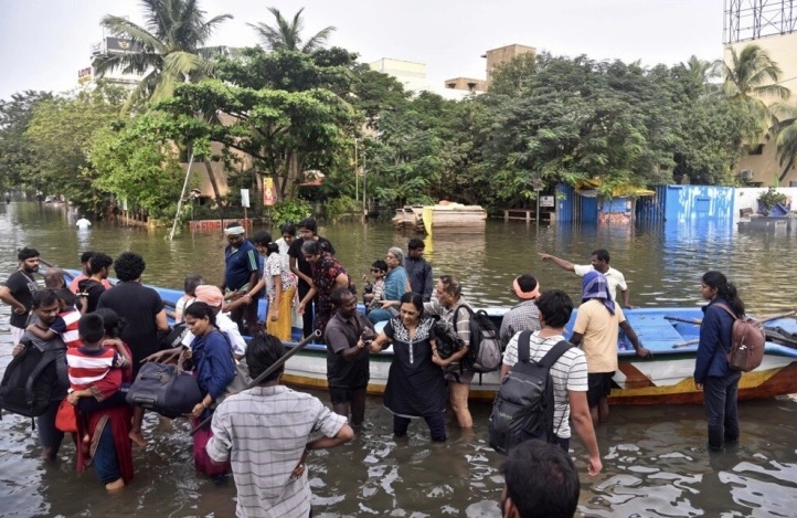 ЦИКЛОН ВО ИНДИЈА: Загинаа најмалку 14 луѓе во Тамил Наду, затворени се фабрики, а училишта се пренаменети во засолништа