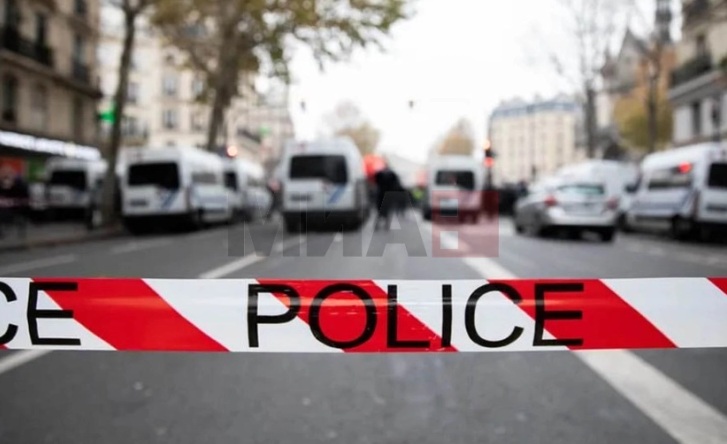ВООРУЖЕН НАПАД ВО ПАРИЗ: Маж со моторна пила нападнал жена во стан, а потоа застрелал двајца полицајци во полициска станица