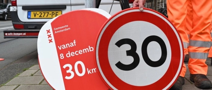 ХОЛАНДИЈА: Од денеска Амстердам прв град во оваа земја со повеќе улици на кои ограничувањето на брзината ќе биде 30 км/час