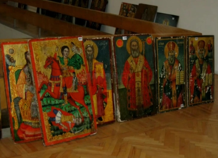 ДЕСЕТ ГОДИНИ ПОТОА: Украдените 20 икони од Албанија денеска се враќаат во Македонија, постапката е почната во 2013 година