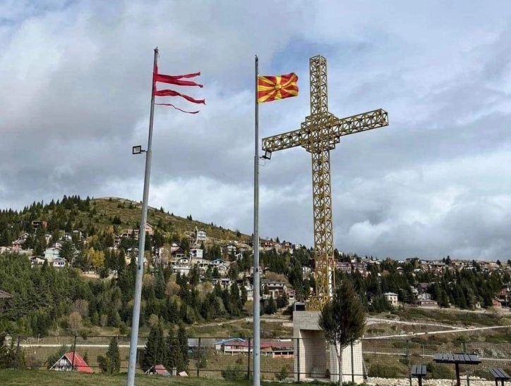 МПЦ-ОА ЌЕ СЕ ЖАЛИ: Тетовско-гостиварската епархија добила решение за отстранување на крстот на црковниот имот на Попова Шапка