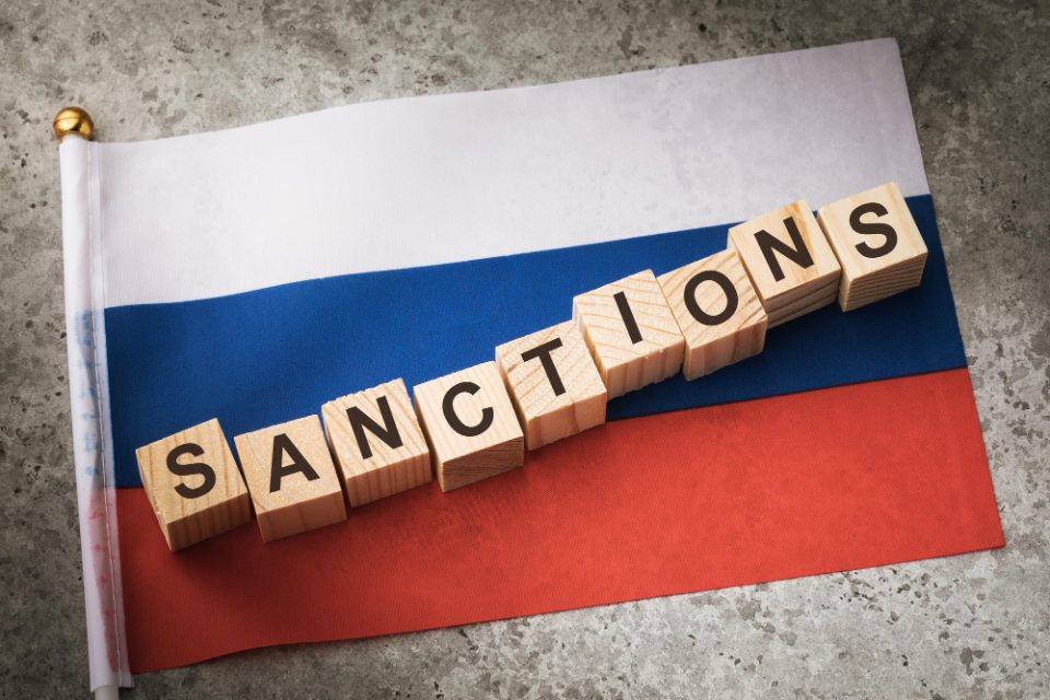 САМИТ НА ЕУ: Нов пакет санкции за Русија со забрана за увоз на руски дијаманти, а за Украина отворени врати за членство во ЕУ