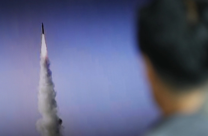 С. КОРЕЈА: Истрелана интерконтинентална балистичка ракета и ветување за силен одговор на потезите на САД и Јужна Кореја