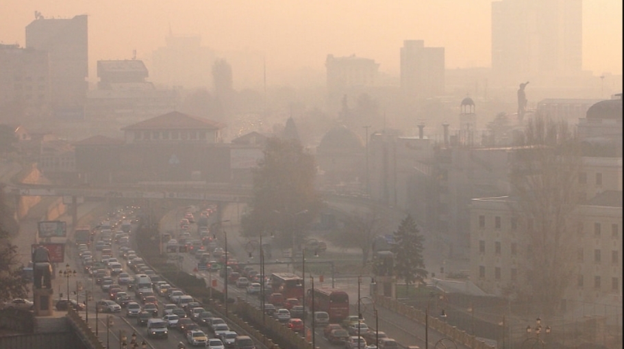 ЗАГАДУВАЊЕ НА ВОЗДУХОТ: Скопје денеска на трето место во светот, позагаден воздух дишат само во Сараево и во Њу Делхи