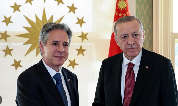 ПРЕД ТУРНЕЈАТА НА БЛИСКИОТ ИСТОК: Блинкен разговараше со Ердоган  за Газа и НАТО