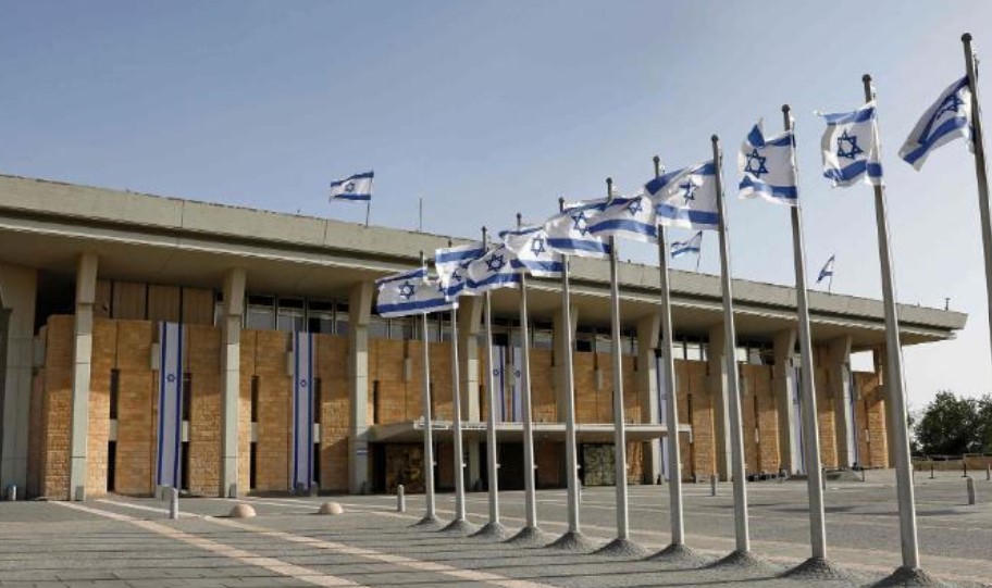 БАРААТ ИТНО ОСЛОБОДУВАЊЕ: Семејствата на киднапираните Израелци упаднаа во Парламентот