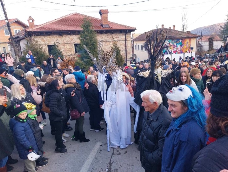 Поради трагедијата, симболично одржан Вевчанскиот карневал