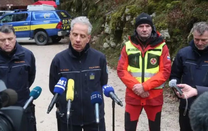 Пет лица се заробени во пештерата Крижна Јама во југозападна Словенија