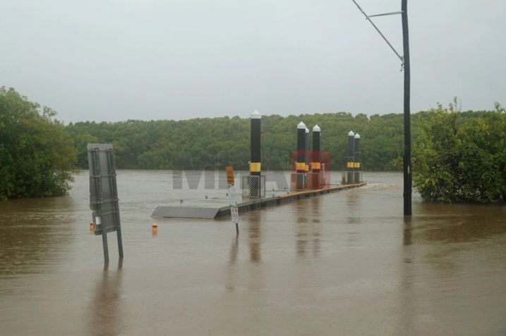 ПОПЛАВИ ВО АВСТРАЛИЈА: За 3 дена во Квинсленд и во Нов Јужен Велс наврна дожд со количина колку за два месеца врнежи