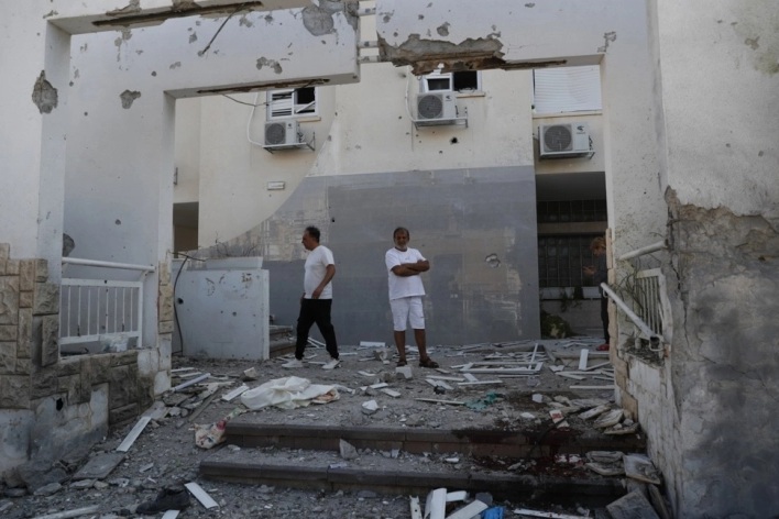 МАСАКР ВО ПОЈАСОТ ГАЗА: Најмалку 20 Палестинци загинаа синоќа, а 150 се ранети во израелски напад додека чекале ред за храна