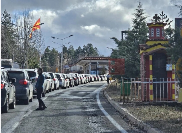 МАКЕДОНИЈА ОДИ ВО ЕУ: На граничниот премин кај Делчево колони возила чекаат по 2 часа за влез во Бугарија, се пропуштаат само по неколку