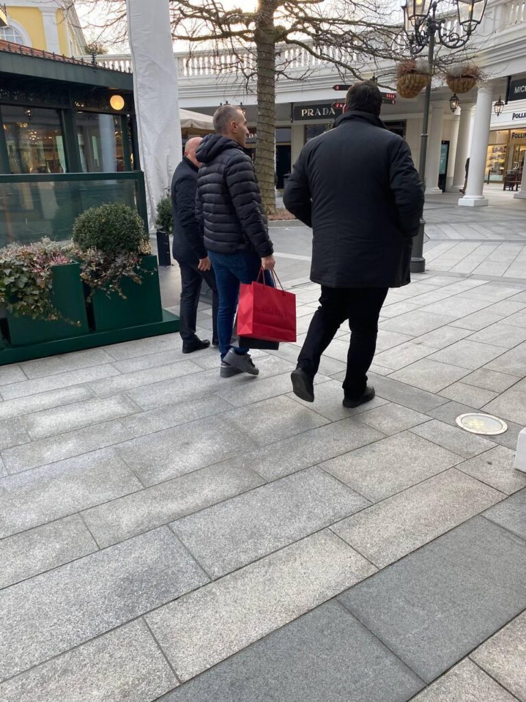 РЕАКЦИЈА: Груби од Австрија, пазарејќи во луксузните продавници Версаче и Гучи, нервозно лиферува лажни вести за ВМРО-ДПМНЕ