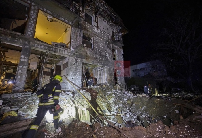 БИ-БИ-СИ: Два руски проектили погодија хотел во Харков, вториот по големина град во Украина, повредени се 11 лица меѓу кои и турски новинари