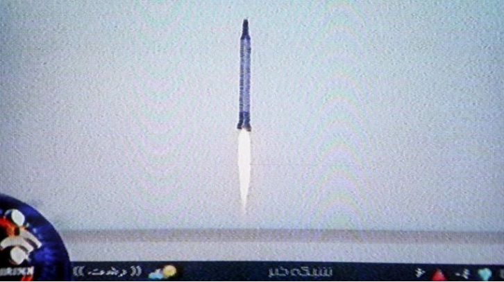 ИРАНСКИ МЕДИУМИ: Иран денеска лансираше три сателити со помош на ракетата Симорг, развиена од Министерството за одбрана