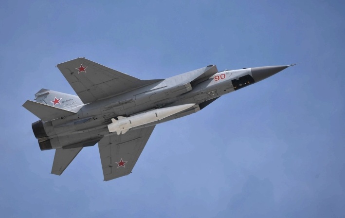 ВОЕНО ВОЗДУХОПЛОВСТВО: Русија ја нападна Украина со ракети Кинжал, воздушна закана е на сила на целата територија на земјата