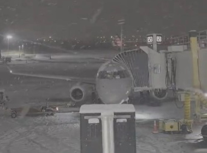 СИБИРСКА ЗИМА ВО САД: Доцнеле 5.067 авиони на летови до или од САД, а откажани се 2.154 поради студот и снегот што ја зафатија земјата