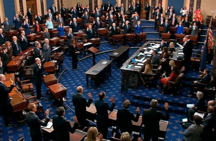 СЕНАТОРОТ ШУМЕР: Американците веќе прескокнуваат оброци или штедат храна поради неодговорната војна на Трамп во Иран