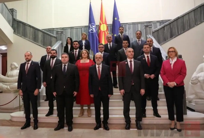 СДСМ ЈА ПРЕДАДЕ „ШТАФЕТАТА“ НА ДУИ: Македонија со техничка влада, Ковачевски ќе му го отклучи премиерскиот кабинет на Џафери