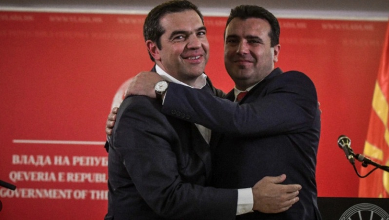 НА ДЕНЕШЕН ДЕН: Заев и Ципрас пред 6 години во Давос направиле прво здраво-живо и набргу потоа и го сменија името на Македонија