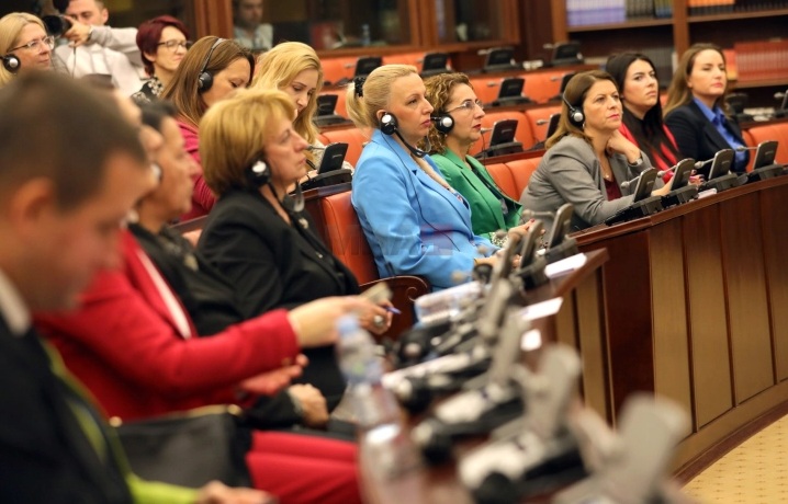 ЖЕНИ ВО ПОЛИТИКАТА ВО МАКЕДОНИЈА: Од 20 министерски фотелји во Владата само 5 за жени и само две од 80 за градоначалници