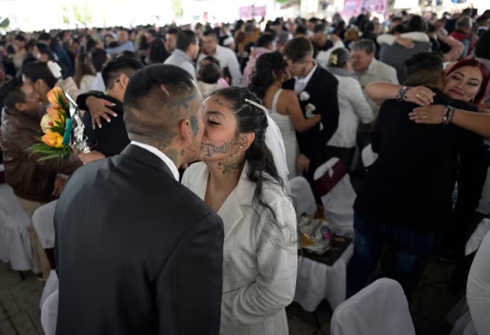 На денот на вљубените во Мексико 1200 парови си кажаа „Да“ на масовна венчавка (ВИДЕО)